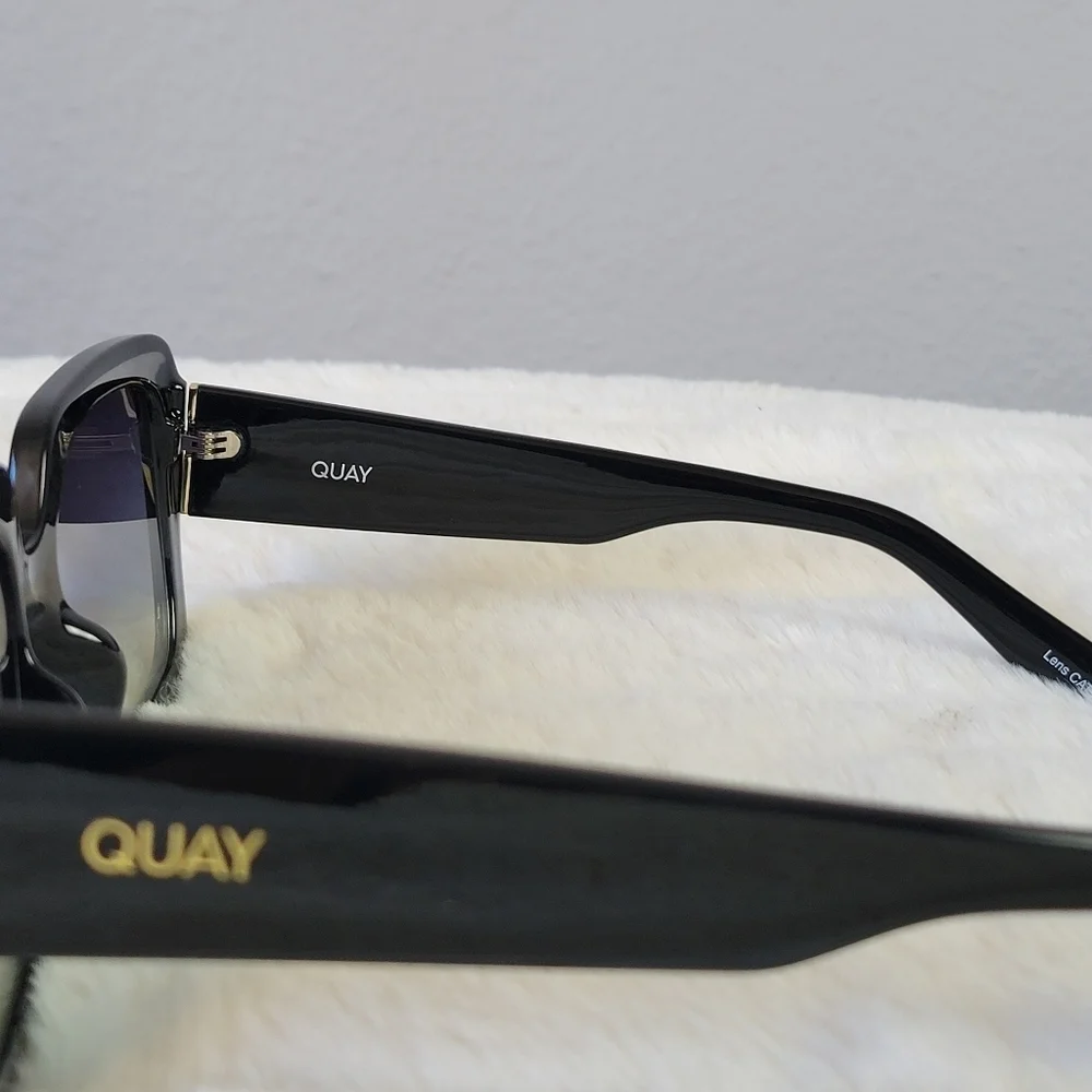 QUAY // ltd ed paris hilton collab oversized premium injection square sunglasses